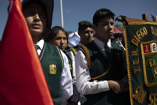 
				Presidente do Peru impõe regras rígidas sobre vestimenta escolar
			
			
