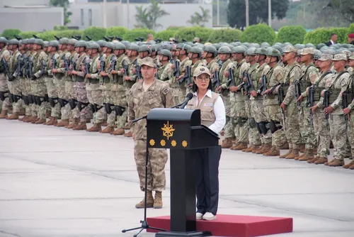 
				Presidente do Peru impõe regras rígidas sobre vestimenta escolar
			
			