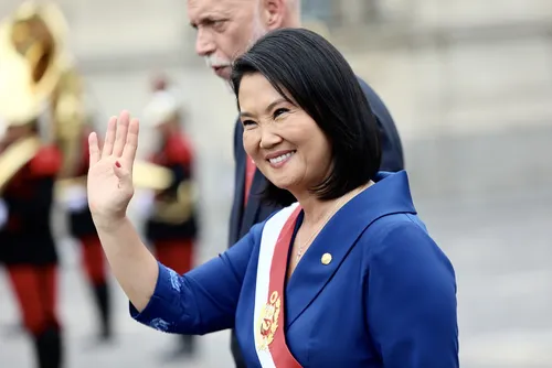 
				Presidente do Peru impõe regras rígidas sobre vestimenta escolar
			
			