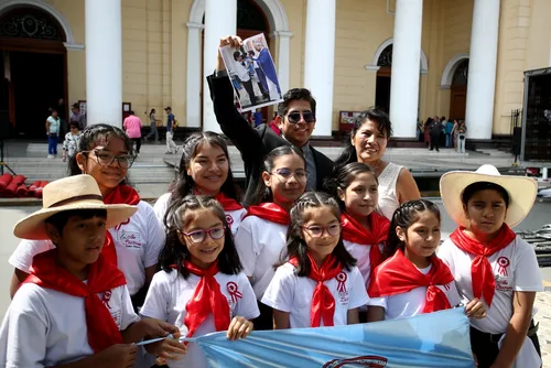 
				Presidente do Peru impõe regras rígidas sobre vestimenta escolar
			
			
