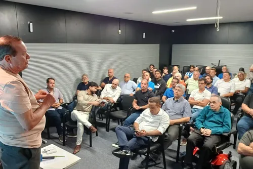 
				Rafael Tenório é aclamado presidente do CSA: "Voltando com a mesma vontade"
			
			