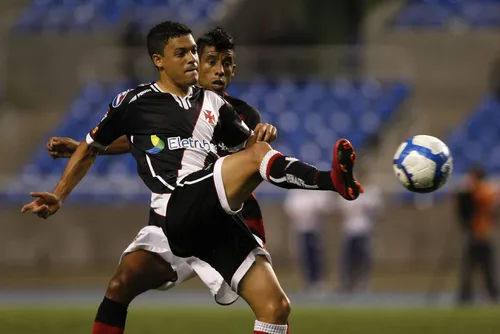 
				Vasco tem retrospecto desfavorável contra o Flamengo no Nilton Santos; veja números
			
			