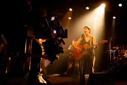 
				Veja primeira foto de Luisa Arraes em filme de Cássia Eller após polêmica
			
			