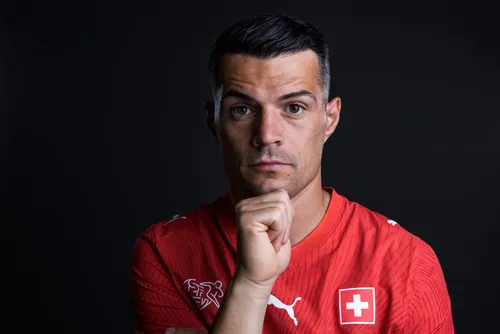 
				Xhaka é multado na Suíça por usar certificado falso de vacinação
			
			