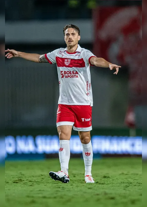
				CRB tem sete jogadores pendurados para confronto direto com o Atlético-GO pela Série B
			
			