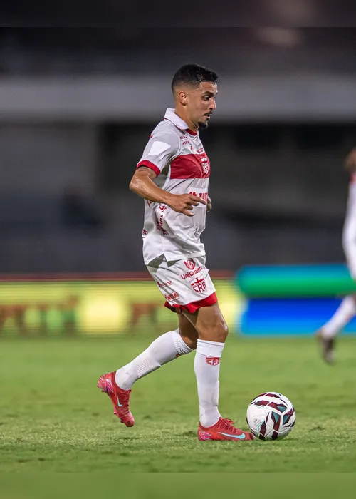 
				Danielzinho pede 'pé no chão' ao CRB na reta final da Série B
			
			