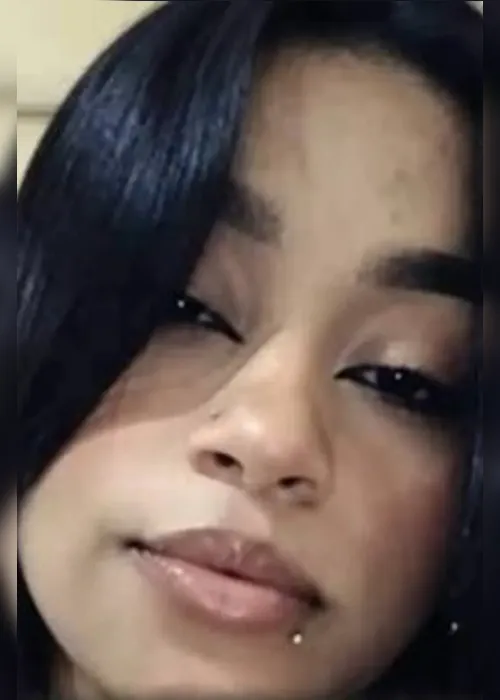 
				Mãe ouviu por telefone filha de 15 anos dizer que seria esfaqueada pelo ex-namorado
			
			