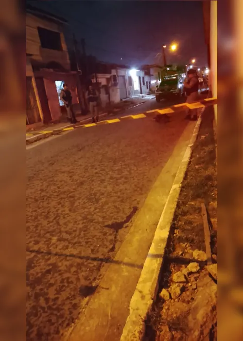 
				Funcionário de supermercado é morto a tiros no Cleto Marques, em Maceió
			
			