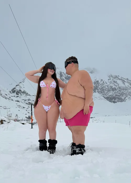 
				Gordão da XJ e noiva posam na neve em trajes de praia: 'Neve vira calor'
			
			