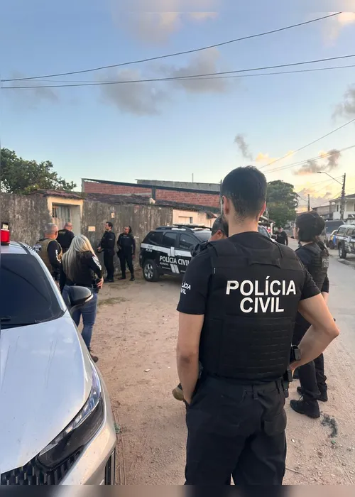 
				Mãe é presa no B. Bentes suspeita de permitir abusos sexuais contra as filhas para manter relacionamento
			
			