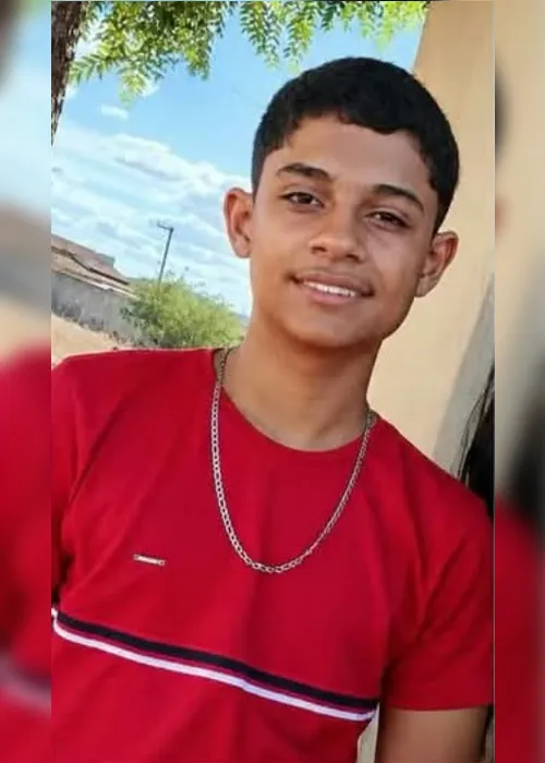 
				Perfuração no pescoço e enrolado em lençol: adolescente alagoano é encontrado morto em PE
			
			
