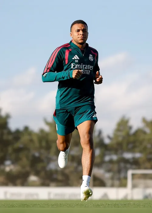 
				Real Madrid: astro é visto em balada durante recuperação de lesão
			
			