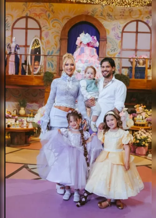 
				Virginia tira produção e mostra marca de biquíni após festa de Maria Flor
			
			