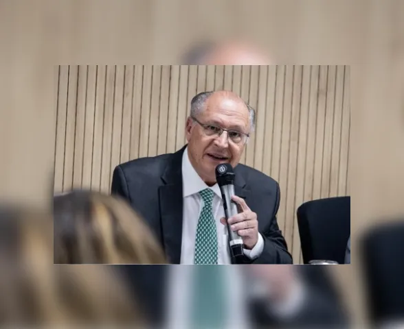 Alckmin diz que fuga de Flávio Bolsonaro para os EUA é "incompreensível"