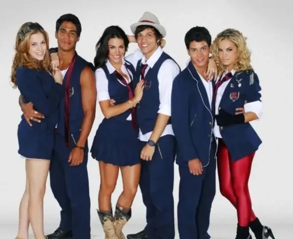 Atores de Rebelde lamentam morte de Lua Blanco, intérprete de Roberta