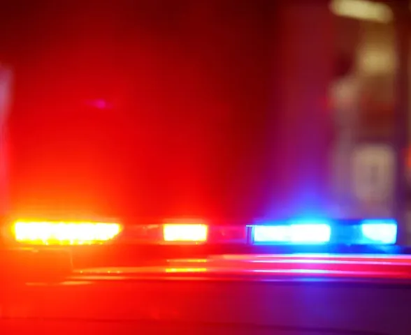 Brasileira é encontrada nua e morta após capotamento de carro