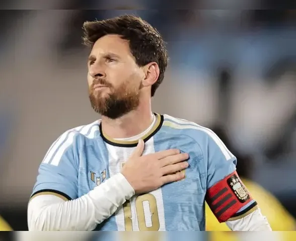 Cristiano Ronaldo vai às redes e manda recado a Messi após despedida da Argentina