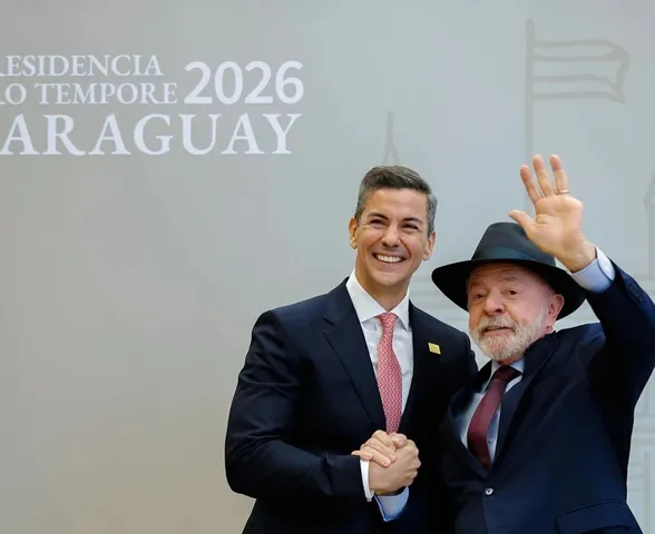 De direita, presidente do Paraguai parabeniza Lula por vitória nas eleições