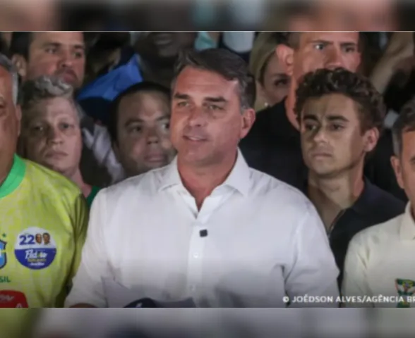 Flávio Bolsonaro recebeu asilo nos EUA? Entenda a autorização humanitária