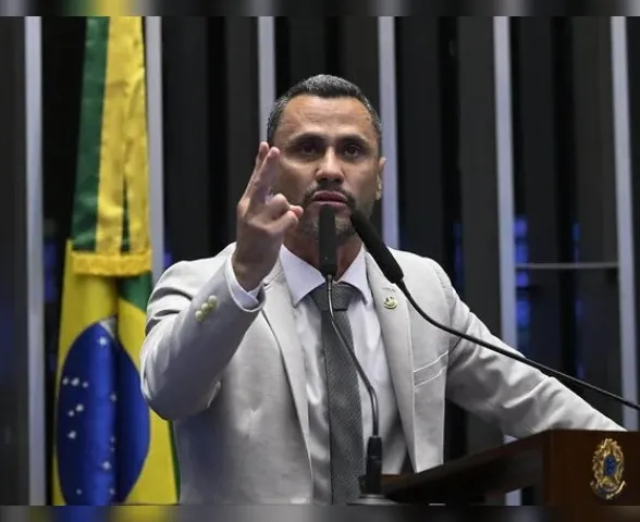 Governador eleito de Minas, Cleitinho passa mal após discurso no Senado