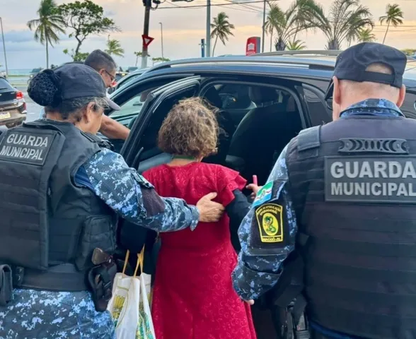 Idosa com início de Alzheimer se perde em Maceió e recebe ajuda para voltar para casa