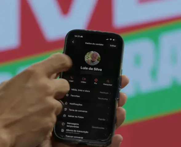 Janones vaza número de Lula durante live de 24 horas