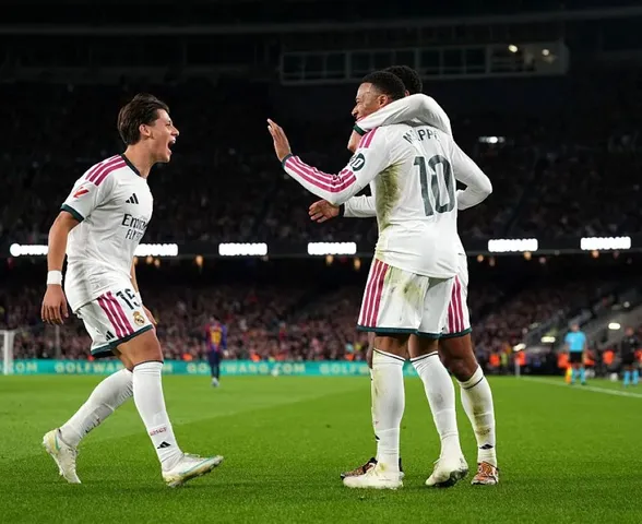 Mbappé marca duas vezes e Real Madrid vence o Barcelona no El Clásico