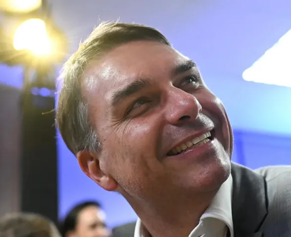 MDB sela apoio a Flávio Bolsonaro no segundo turno da eleição