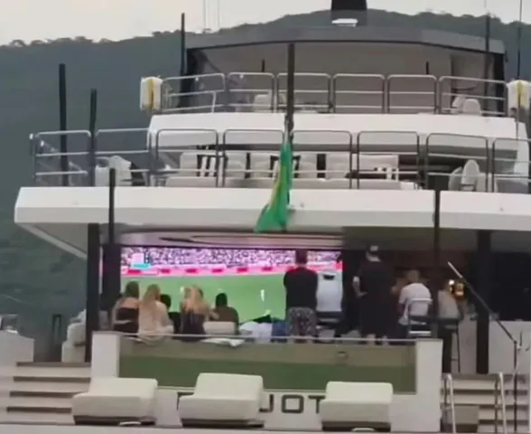 Neymar acompanhou derrota do Santos contra o Atlético-MG em Iate de luxo