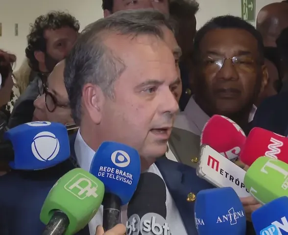 Oposição tenta adiar votação da 6x1 para depois do 2º turno