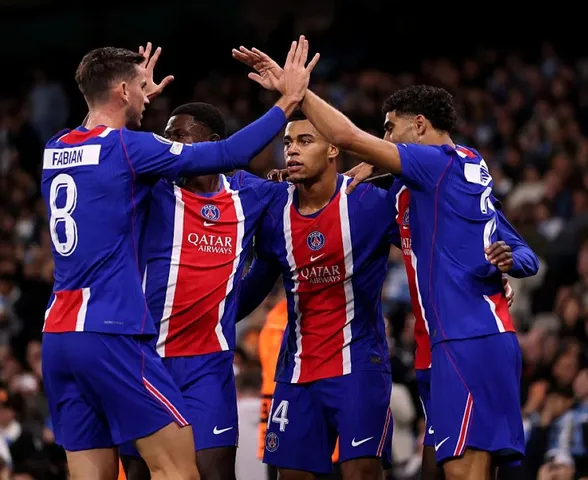PSG goleia Manchester City na Inglaterra e assume a liderança
