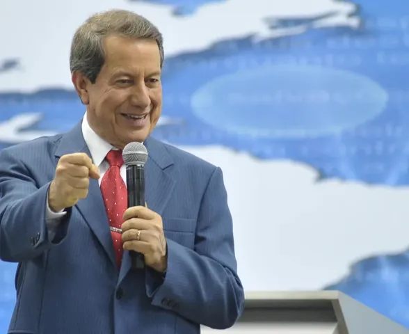 R.R. Soares, líder neopentecostal, pede a Moraes para visitar Bolsonaro