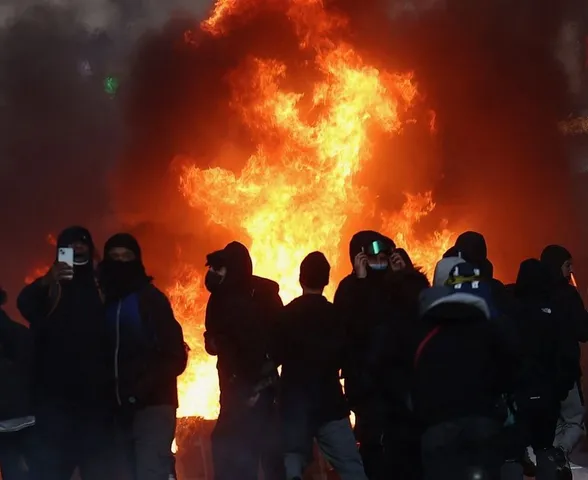 Tensões voltam a crescer na França, que contabiliza custos de protestos