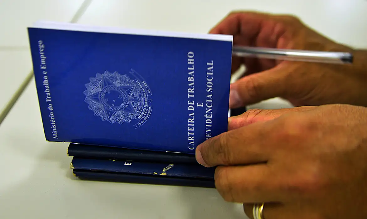 Alagoas cria 3,8 mil vagas em agosto e gera 16 mil empregos em 12 meses