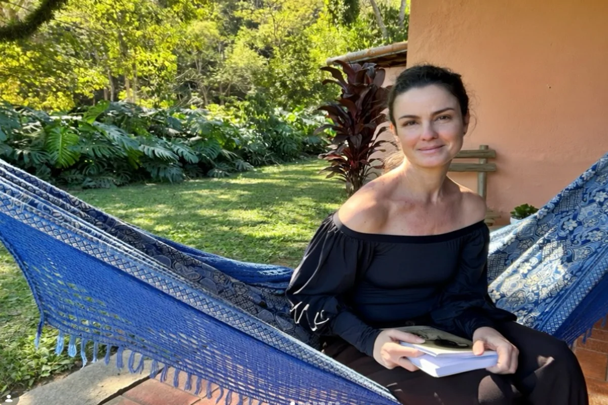 Aos 51 anos, Carolina Kasting reflete sobre envelhecimento: "Melhor fase"