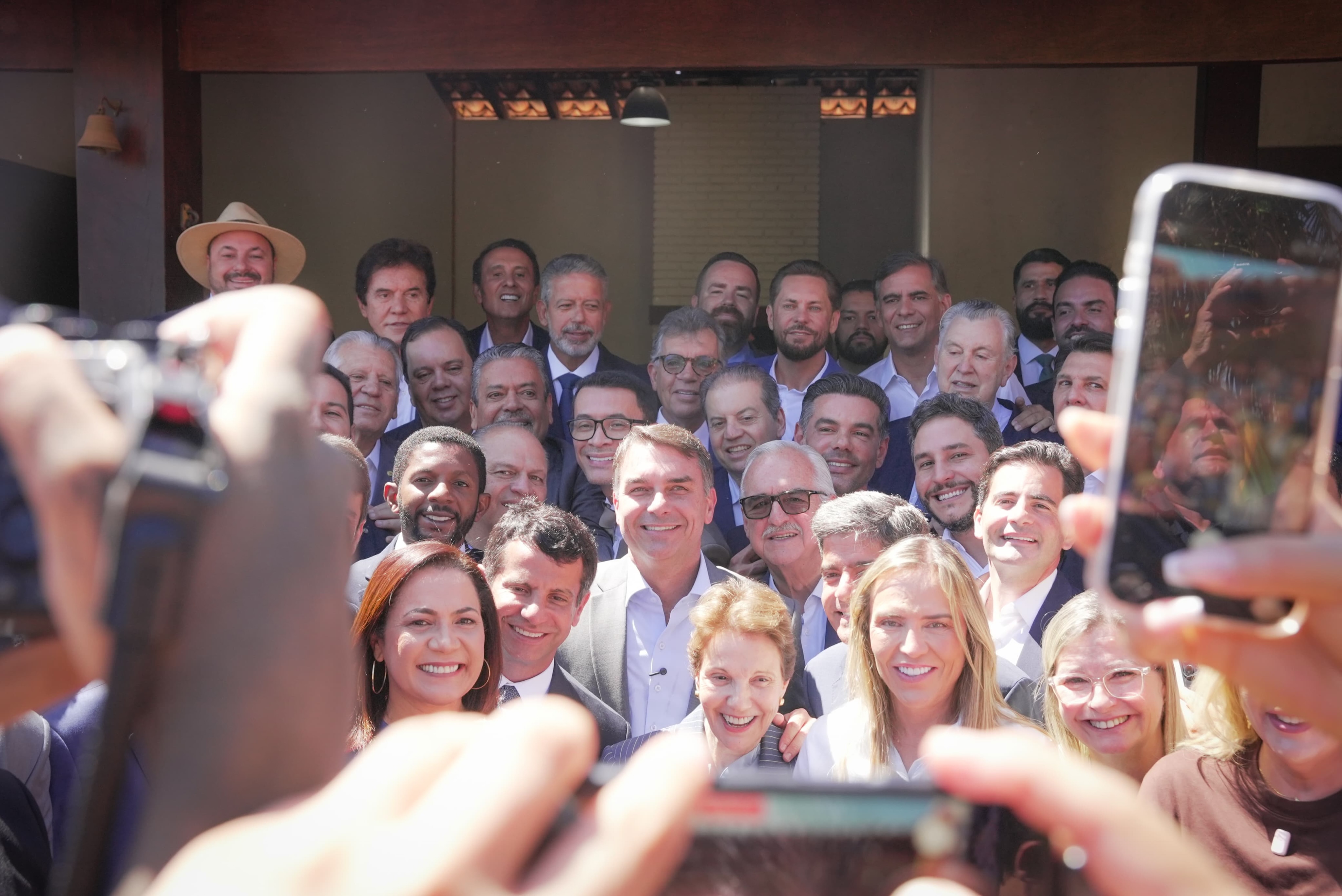 Arthur Lira declara apoio a Flávio Bolsonaro no segundo turno