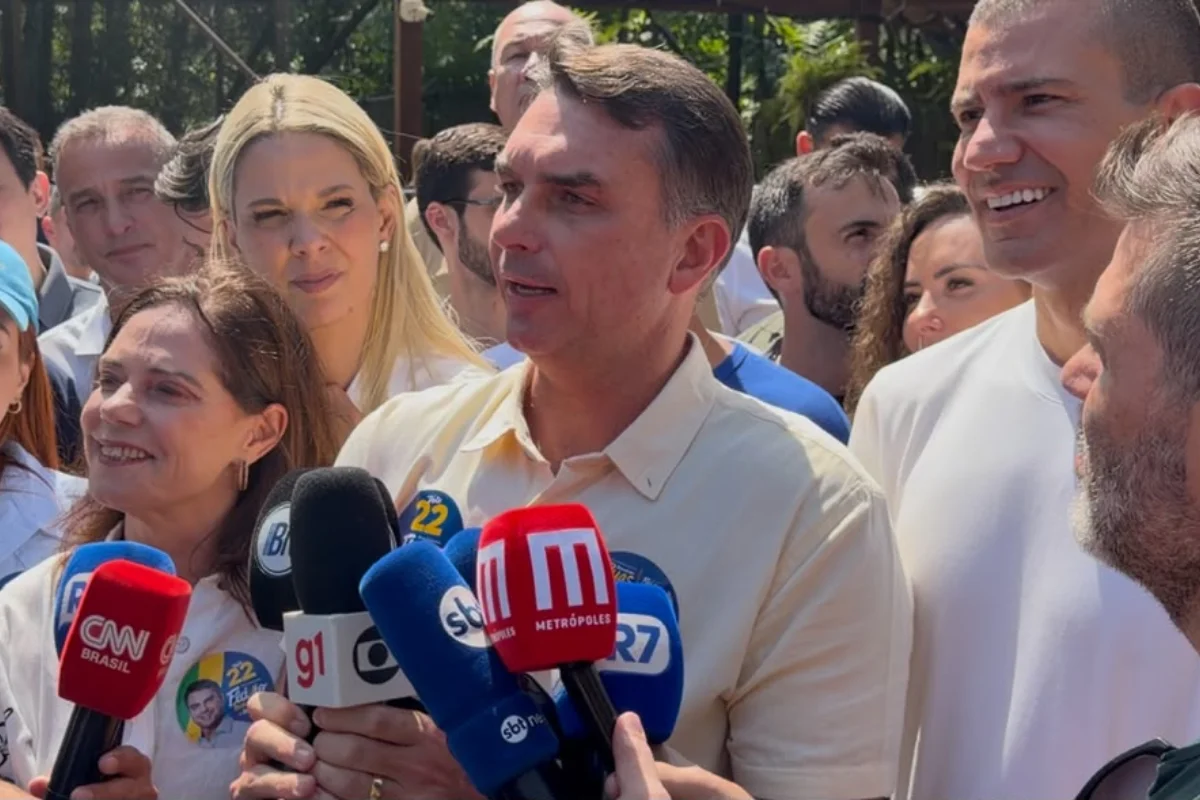 "Bolsonaro pediu patrocínio e Lula pediu propina", diz Flávio sobre Master. Veja vídeo