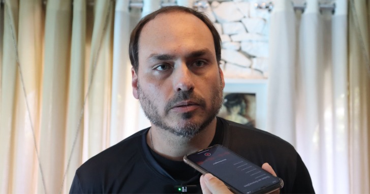 Carlos Bolsonaro é eleito senador por Santa Catarina