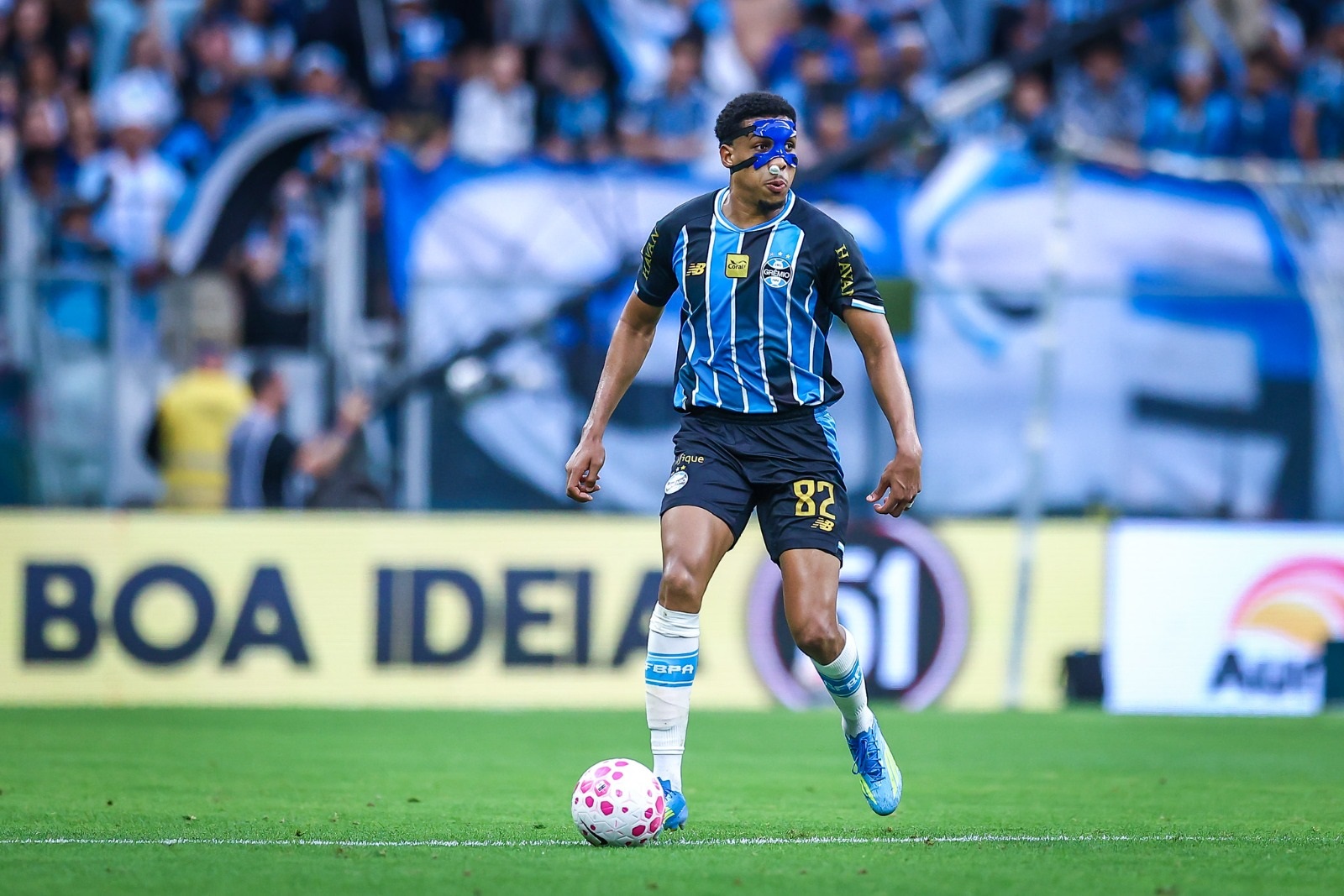Ex-CRB, Wallace marca no Gre-Nal e garante empate do Grêmio no clássico; veja o gol