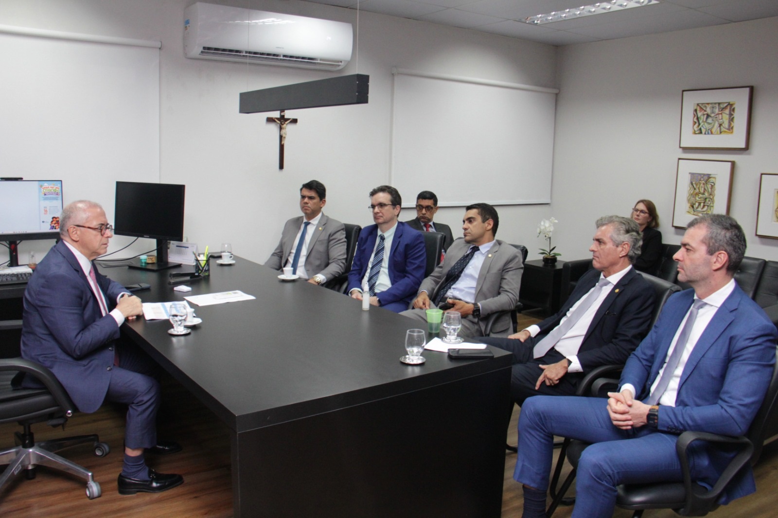 Fábio Ferrario define prioridades em reunião com juízes auxiliares