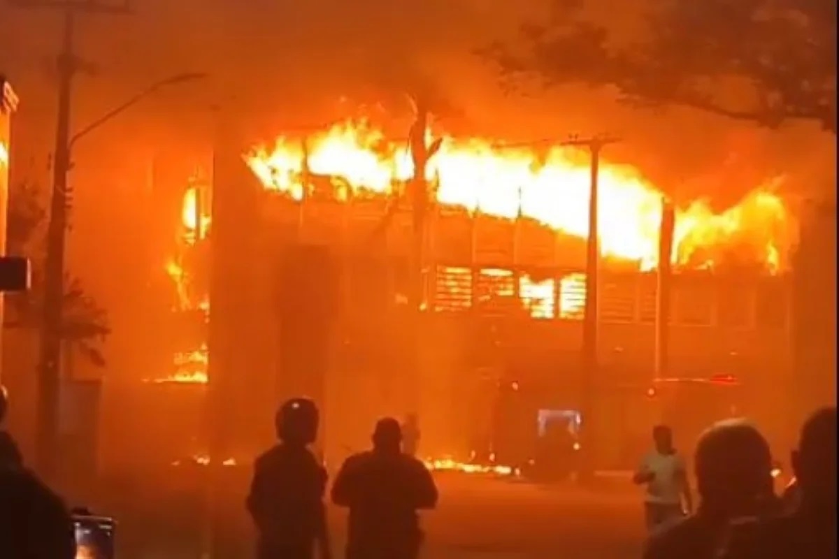 PF vai abrir inquérito para investigar incêndio na UFPE