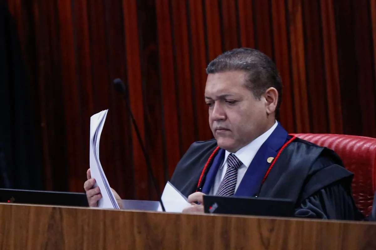 Presidente do TSE faz balanço parcial e fala em "eleição exitosa"