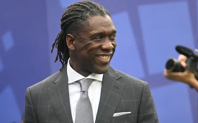 Seedorf chega ao Corinthians em busca de afirmação como técnico