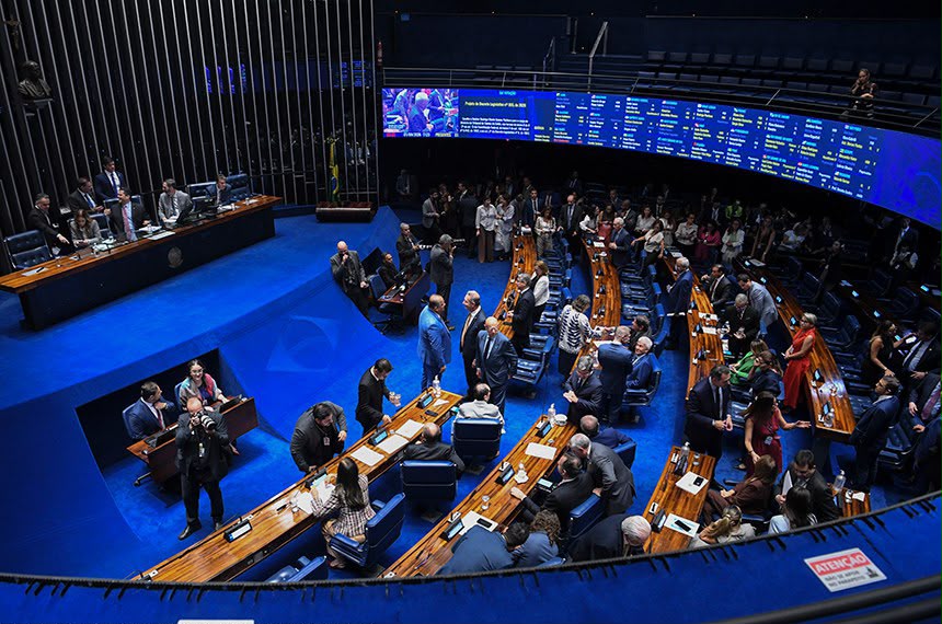 Senado aprova em 1º turno PEC do fim da escala 6x1
