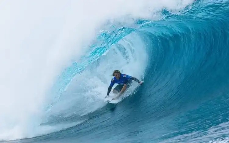 Surfista é suspenso pela WSL após caso grave envolvendo adolescente