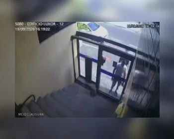 Vídeo mostra dupla furtando apartamentos na Ponta Verde