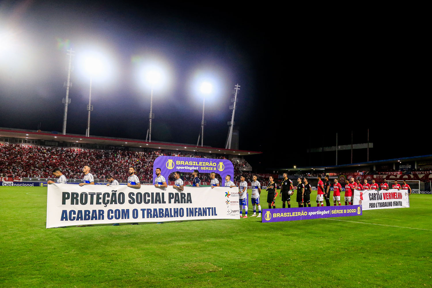 Em jogo sem emoção no Rei Pelé, CRB e CSA ficam no empate: 0 a 0