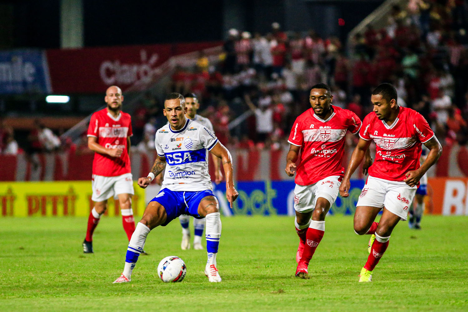 Em jogo sem emoção no Rei Pelé, CRB e CSA ficam no empate: 0 a 0