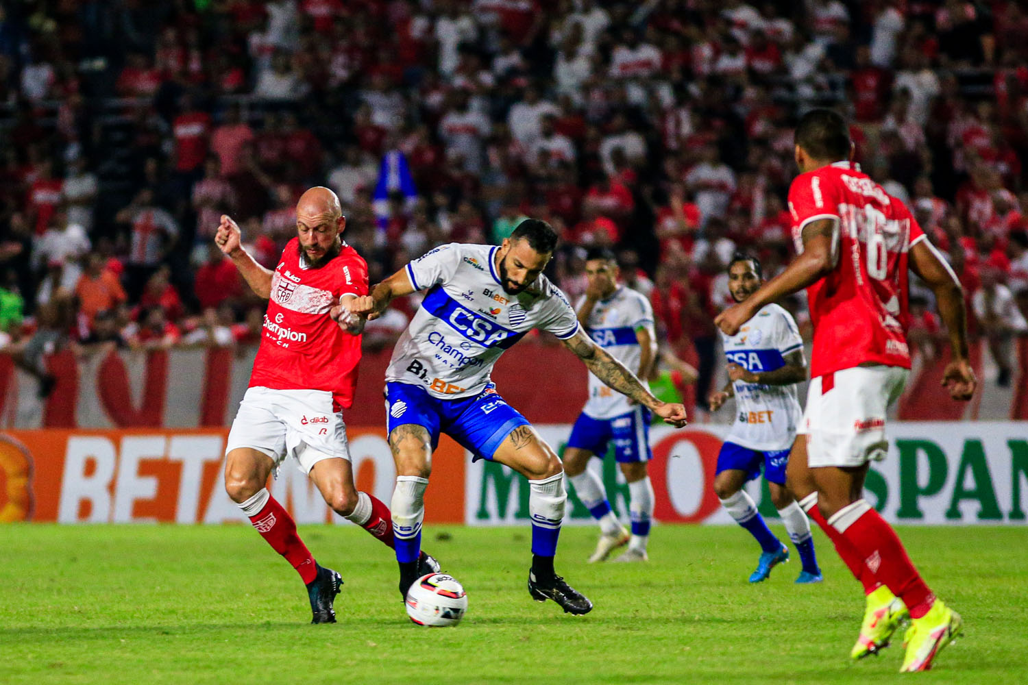 Em jogo sem emoção no Rei Pelé, CRB e CSA ficam no empate: 0 a 0