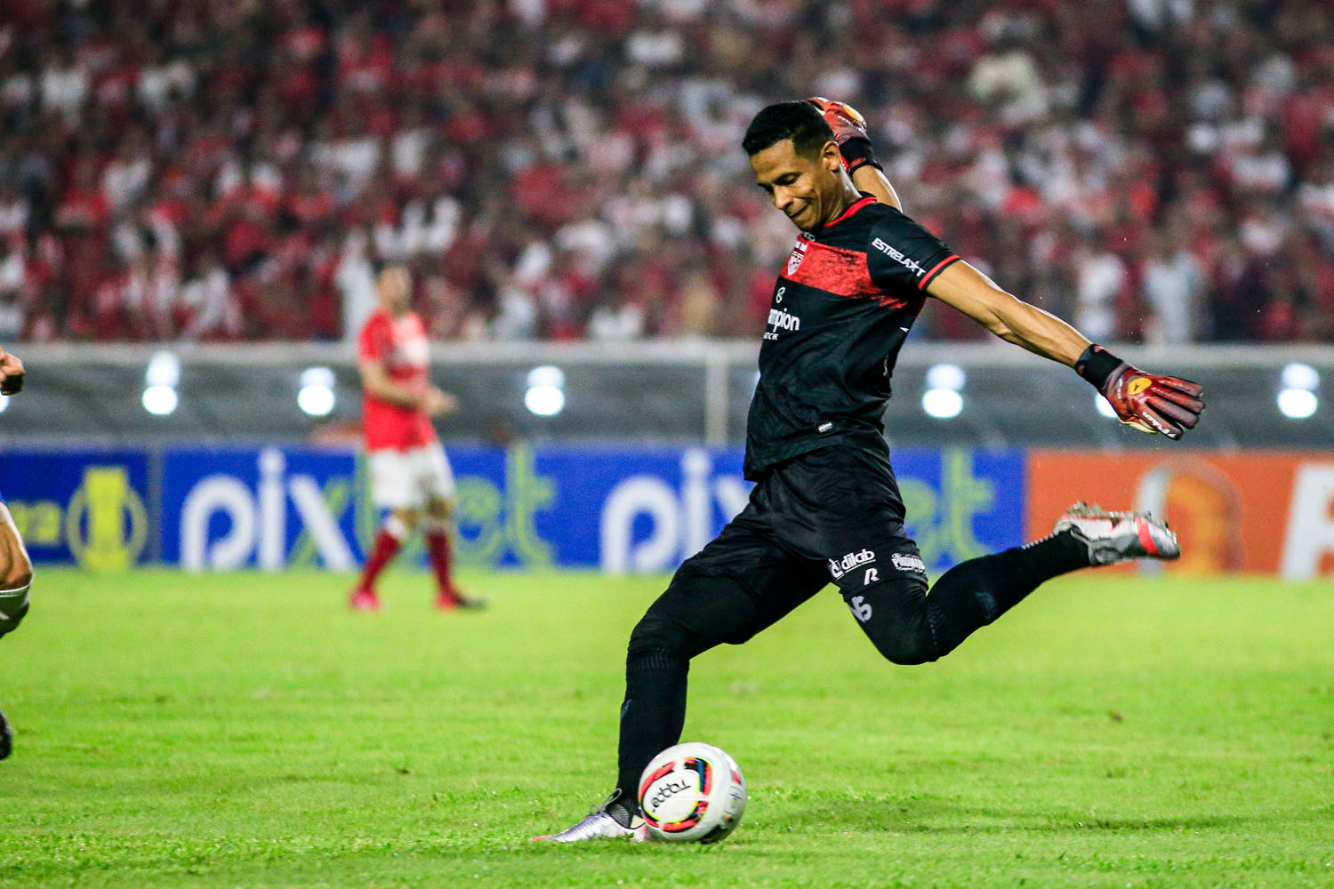 Sem ser acionado, Diogo Silva teve participação discreta no clássico